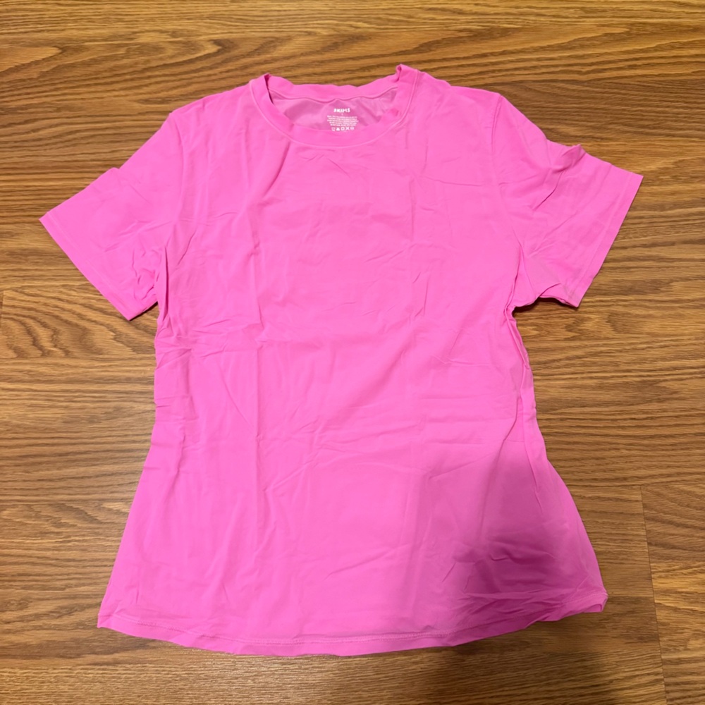 SKIMS Short Sleeve Tee in Bright Pink